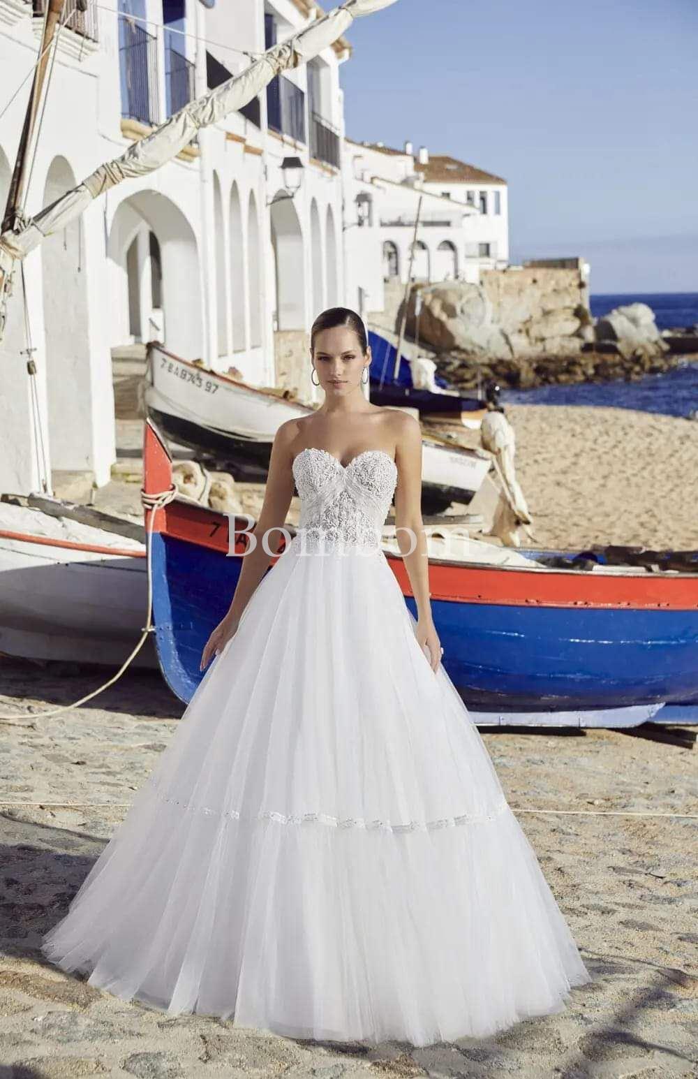 Vestido de novia blanco princesa corte A morilee - Imagen 2