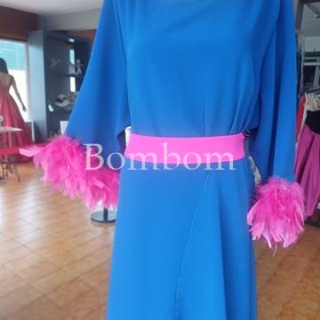 Vestido de madrina azul con plumas talla grande hasta 64 - Imagen 2
