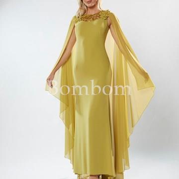 Vestido de madrina con capa verde - Imagen 1