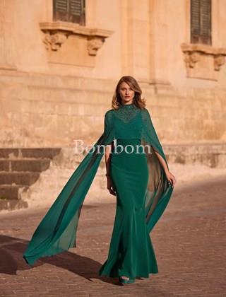 #vestido de madrina verde botella con capa veni infantino #morilee - Imagen 1
