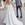 Vestido de novia blanco bordado con #capa bordada con plumas - Imagen 2