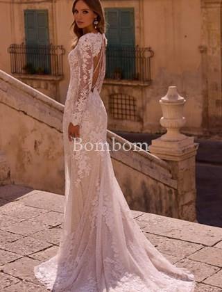 Vestido de novia blanco con mangas espalda descubierta con pedreria colección 2025 - Imagen 1