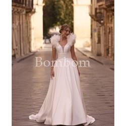 Vestido de novia blanco liso con plumas - Imagen 1