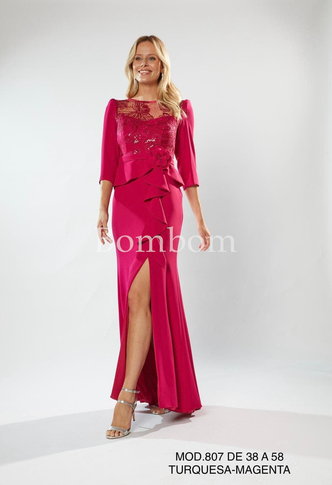 Vestido largo de madrina color burdeos - Imagen 1