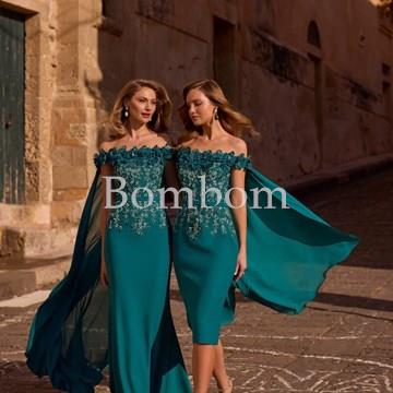 #Vestido largo de madrina color verde pato elegante y juvenil con capa veni infantino - Imagen 1