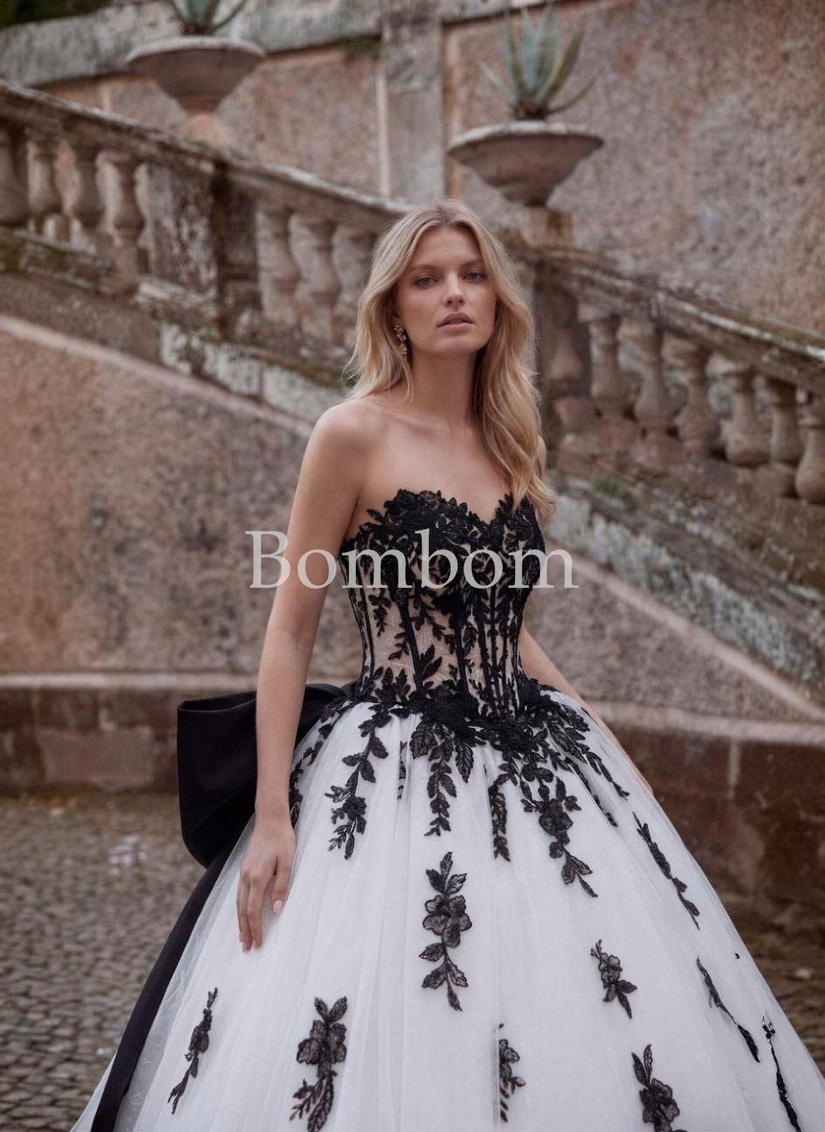 Vestido largo de novia blanco y negro - Imagen 1