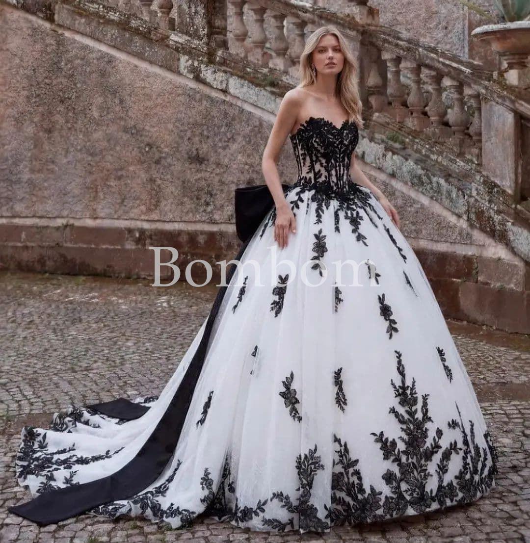 Vestido largo de novia blanco y negro - Imagen 2
